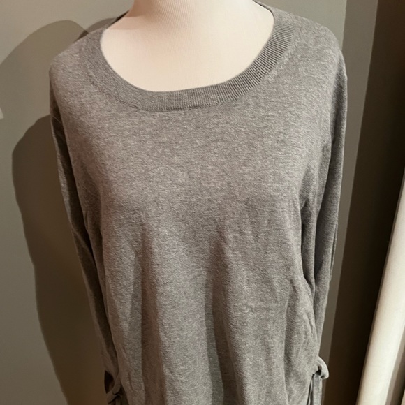 NWOT jcrew gray cotton sweater with bell sleeves. Size xl. - Picture 2 of 16